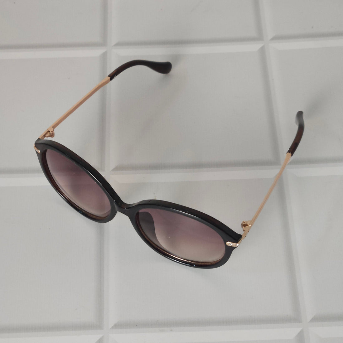 Vintage Black Round Frame